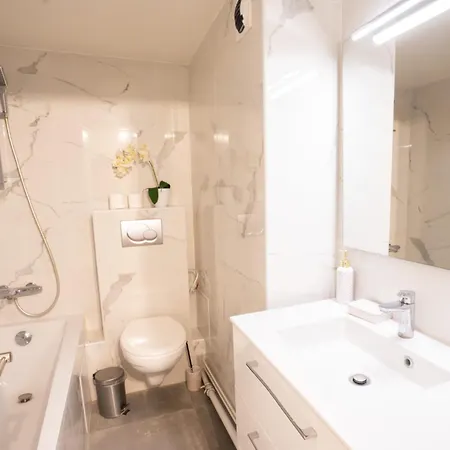 Parisien Face Metro - 9 - 2p - Flat-guest باريس